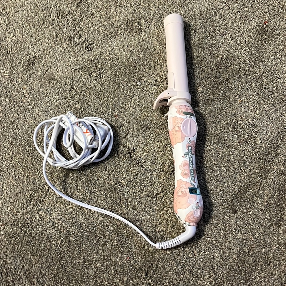 beachwaver, 1.25 inch barrel, matte textured.